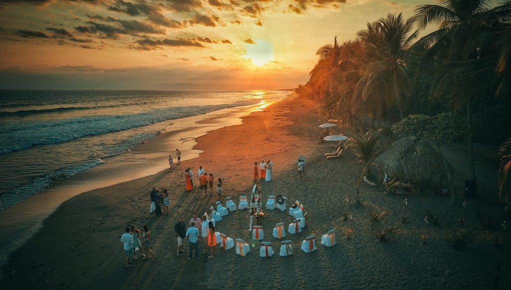 Clandestino Beach Resort Parrita Bagian luar foto
