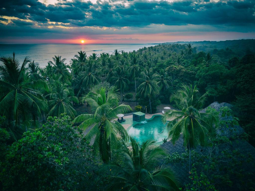 Clandestino Beach Resort Parrita Bagian luar foto