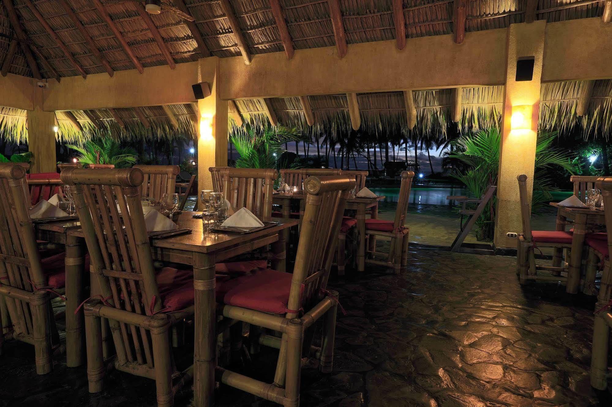 Clandestino Beach Resort Parrita Bagian luar foto