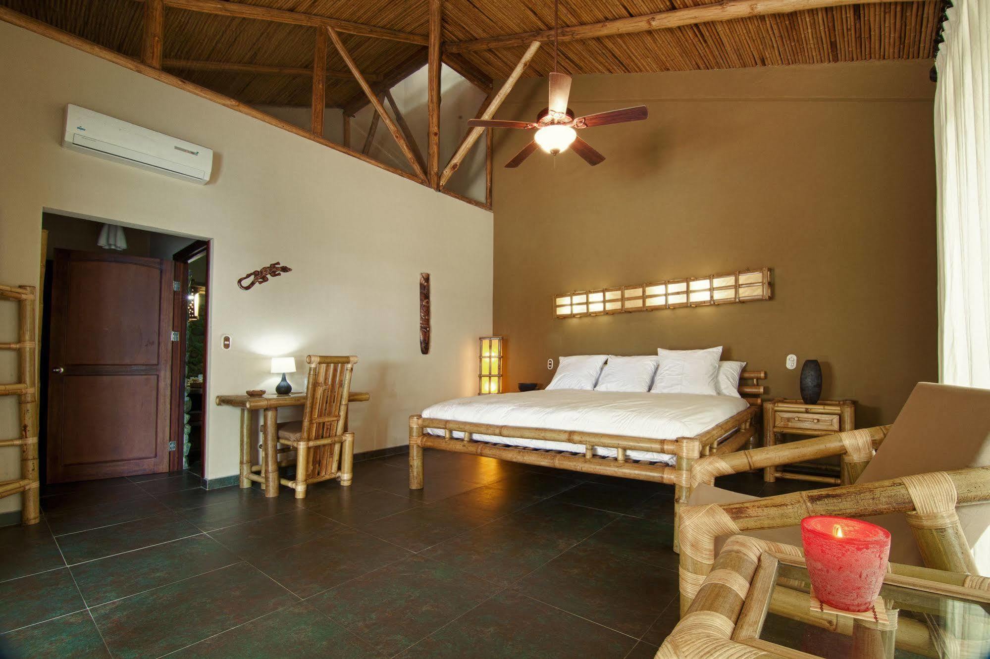 Clandestino Beach Resort Parrita Ruang foto