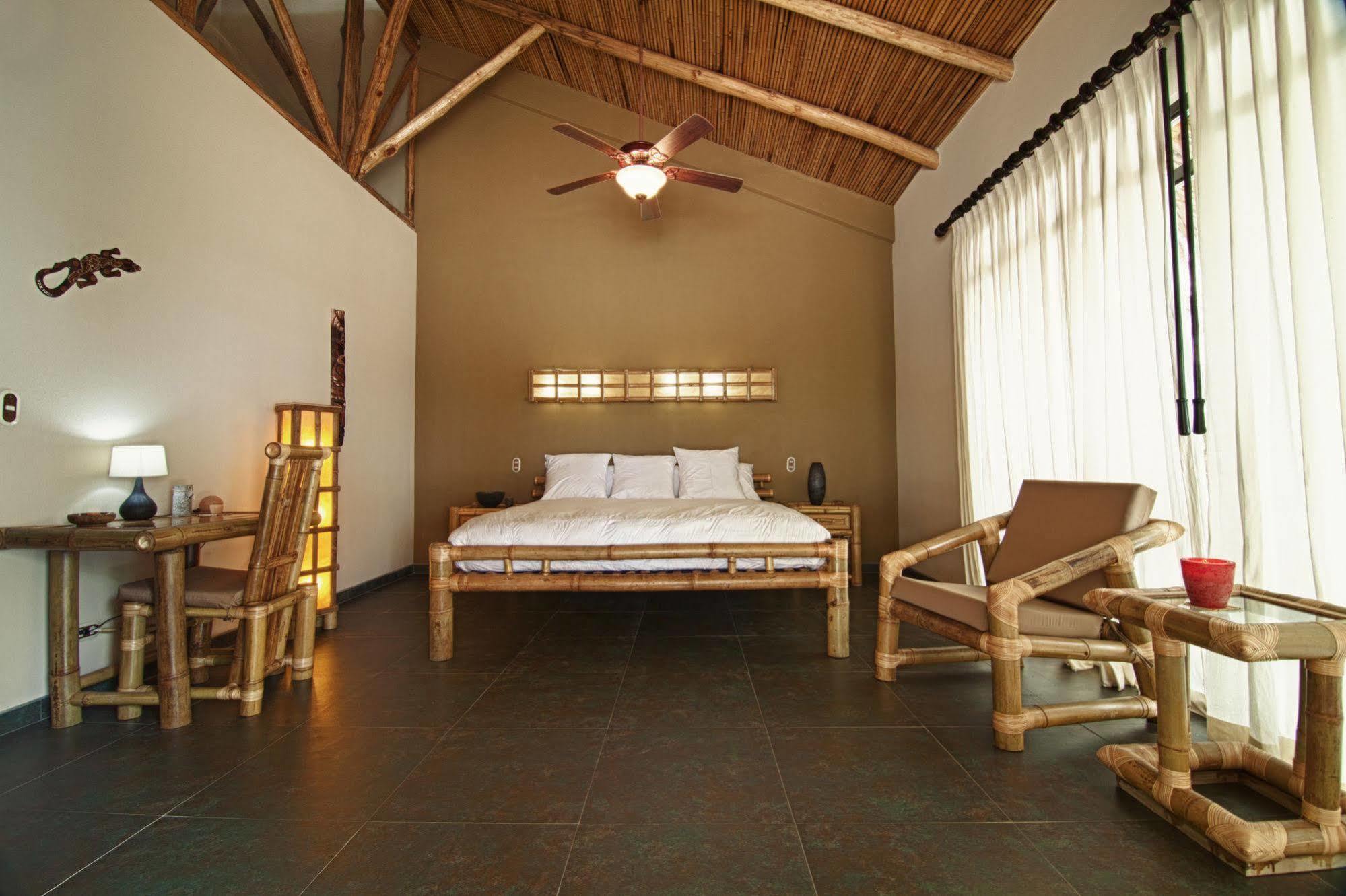 Clandestino Beach Resort Parrita Bagian luar foto