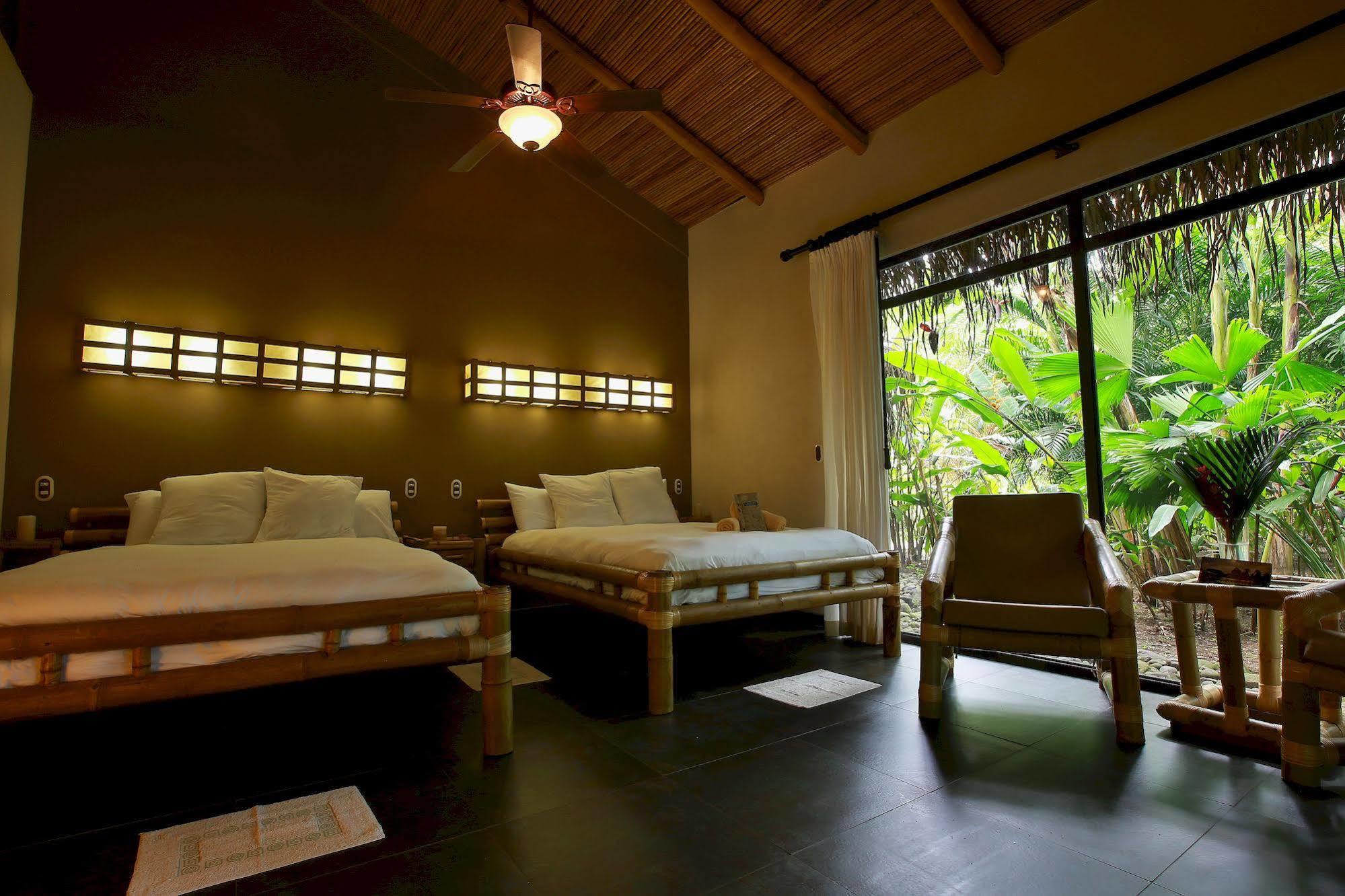 Clandestino Beach Resort Parrita Bagian luar foto