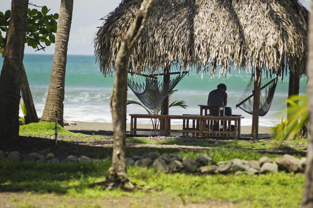 Clandestino Beach Resort Parrita Bagian luar foto