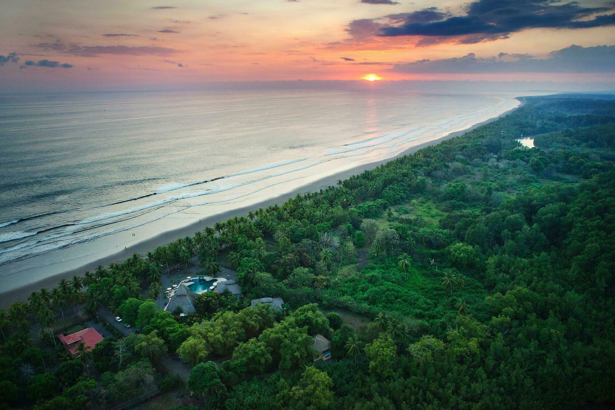 Clandestino Beach Resort Parrita Bagian luar foto